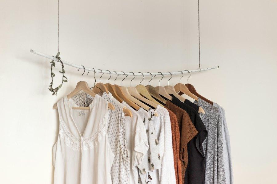 Ropa en colgadores